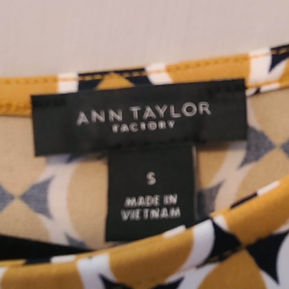 Ann Taylor Factory Faux Wrap Dress | Mustard Yellow Geo Print | Size 6 - Picture 4 of 10